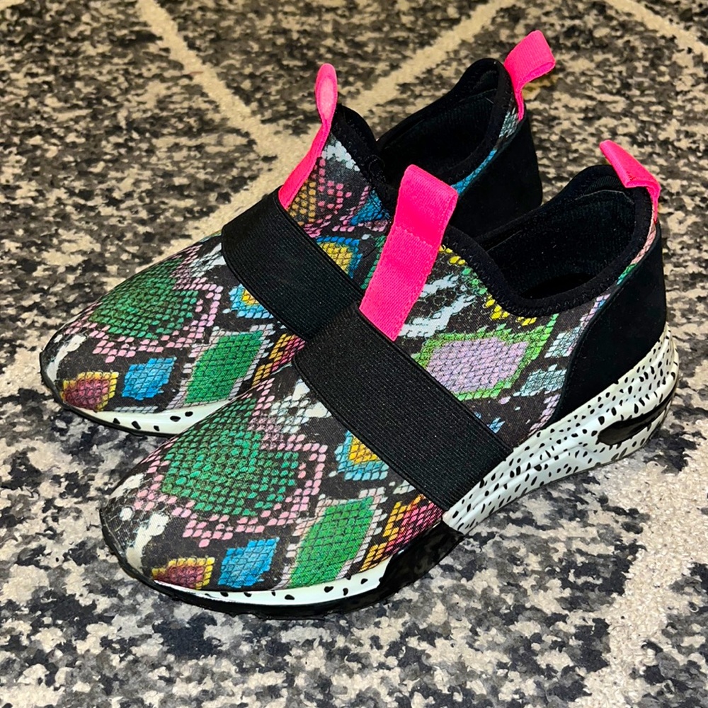 Steve Madden Nital Pull On Sneaker Size 7.5 FREE SHIPPING!